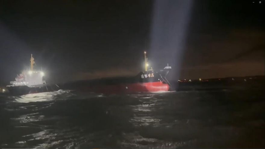 颱風天大陸漁船越界玩命搶撈　海巡署摸黑出擊驅離