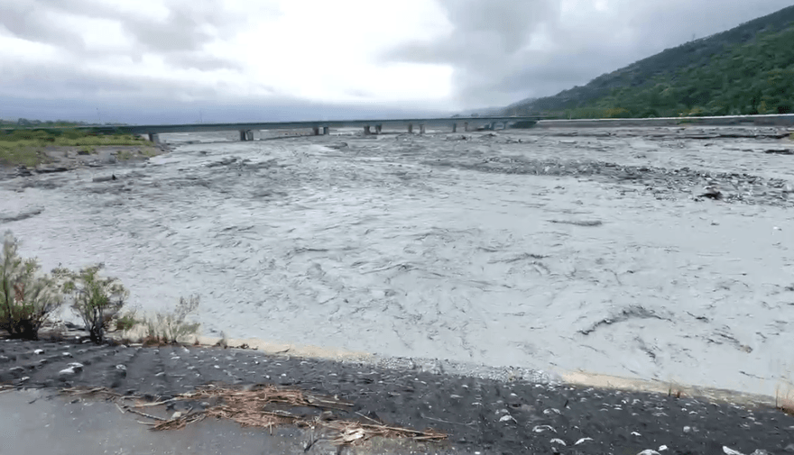 影/馬太鞍溪堰塞湖將溢流　公路局預防封閉請改走台11線