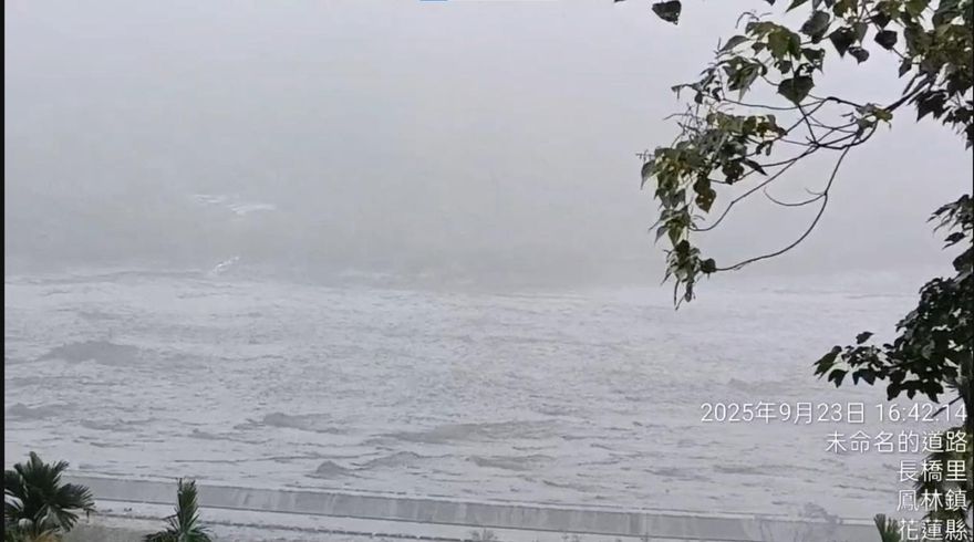 影/馬太鞍溪堰塞湖第二波溢流到　泥流怒吼宛如黑龍
