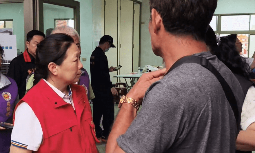 影/洪水快又急！光復男緊抓母「卻被撥開手」天人永隔