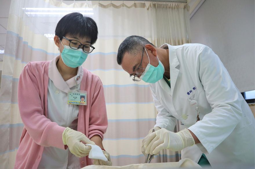 糖尿病患面臨截肢！新療法「交替負壓抽吸+傷口浸泡」讓他保住雙腳