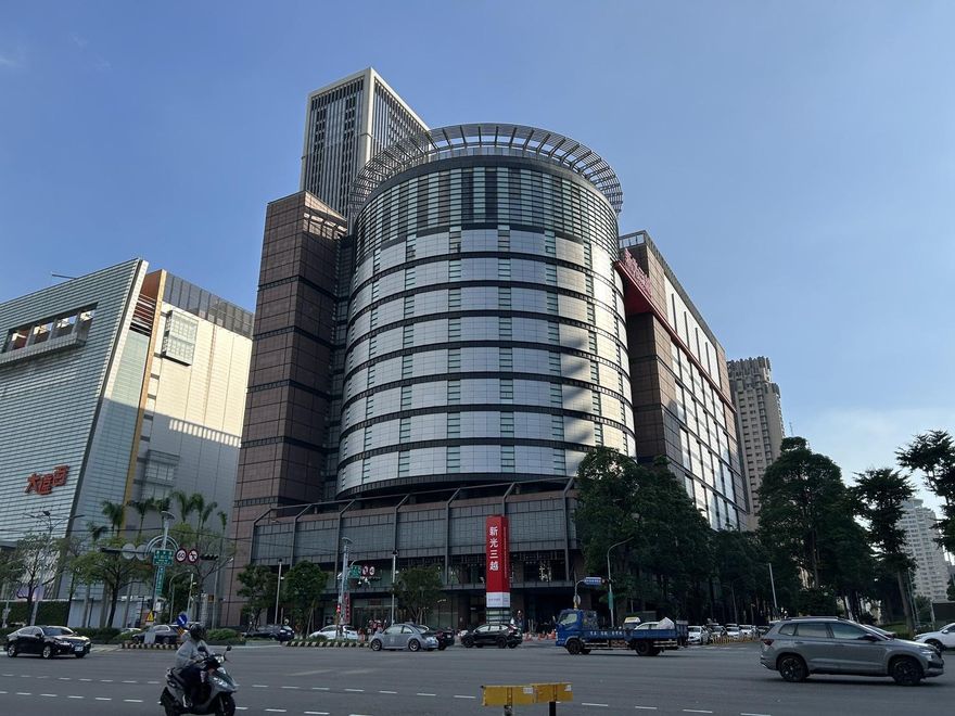 台中雙百貨周年慶湧人潮！「2行人穿越道禁行」違者罰500
