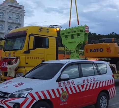 開車10小時馳援花蓮！「吊車大王」救災車隊抵光復鄉