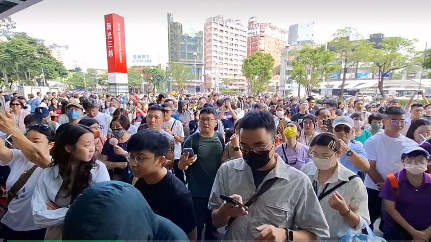 停業7個月！台中新光三越重新開幕　人潮「瞬間灌爆」曝