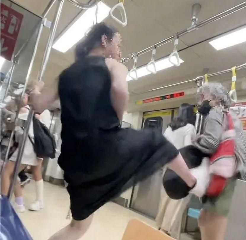 長髮男踹飛老婦後赴日遭酸「優雅逃去日本」　本人發聲了