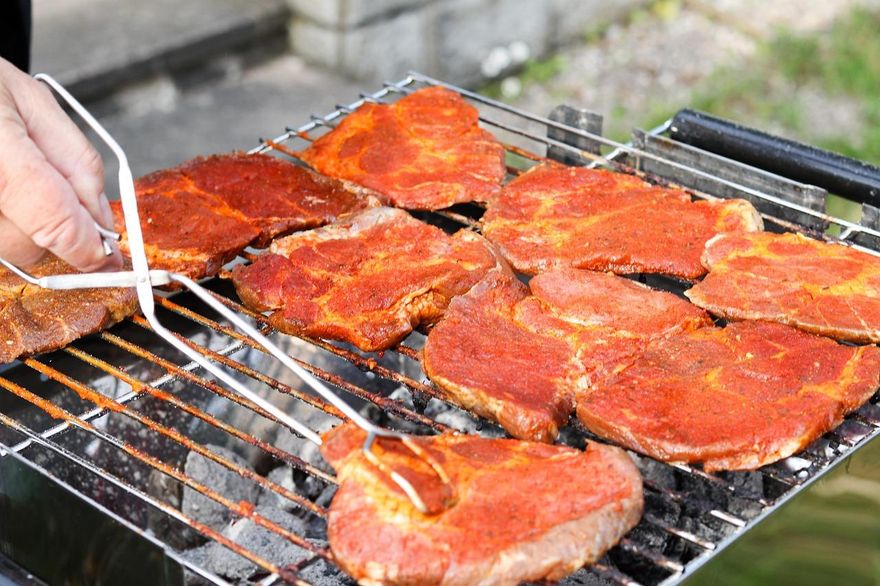 中秋烤肉變苦差事？網友嘆：「永遠同一批人顧火收拾」