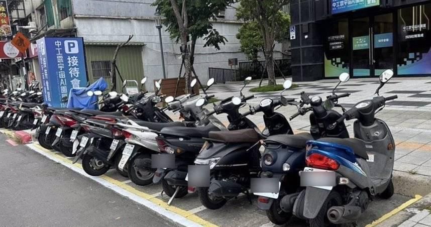 停車格畫在人行道！　她「直接騎上去」秒被罰600元
