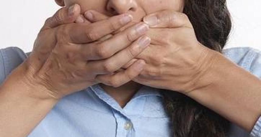 她的分泌物「黃綠一坨」染淋病　醫曝：男友喉嚨也中招