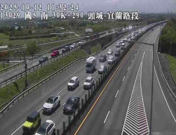 影/紫爆中！國5北上雙十連假「北返停車場」現　車速剩19