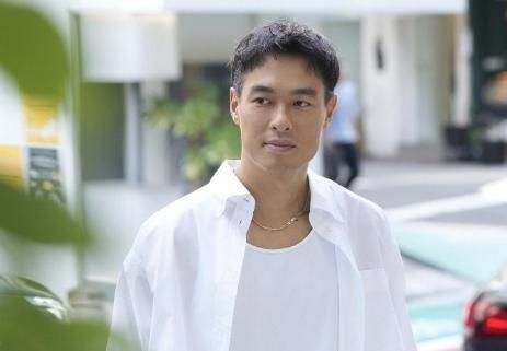 楊祐寧證實父親凌晨癌逝　病榻前牽手道別：彼此親吻擁抱