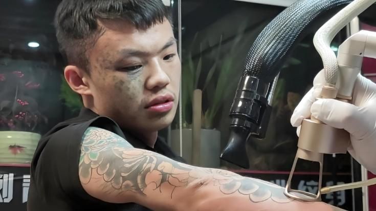 洗紋革面！9歲開始刺青險成黑戶　陸「紋面男孩」終獲新身分證