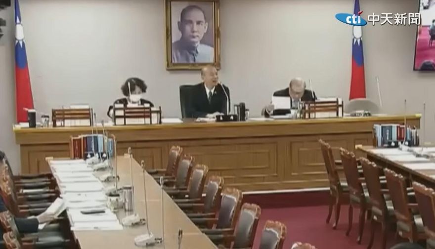 表態了？朝野協商見羅智強現身　韓國瑜笑喊：歡迎羅主席！