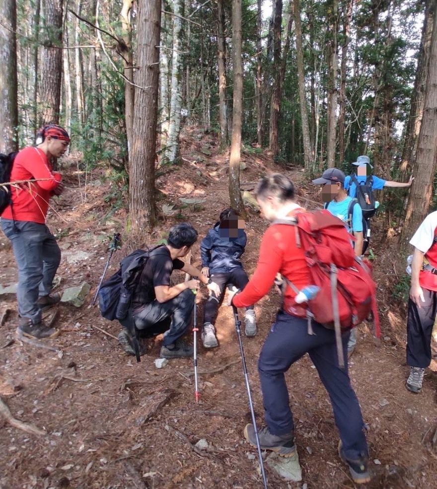 高中19人登山團攀台中馬崙山　男學生摔傷勇消緊急衝現場