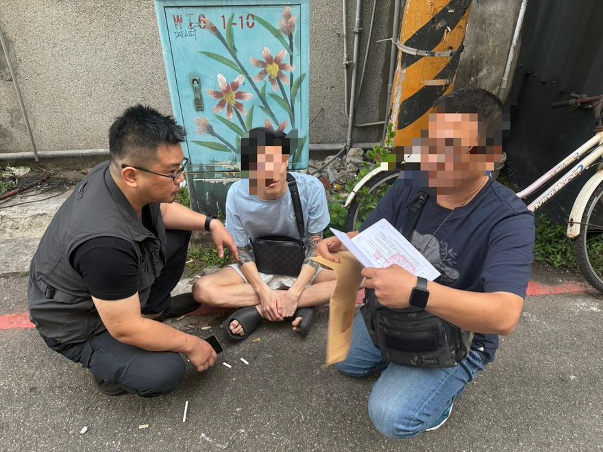 3人組成販毒產業鏈！數鈔數到笑嗨嗨　警下秒捉甕中鱉