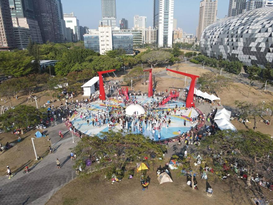 星光水岸公園升級再出發！高雄最大免費戲水區10/24開玩