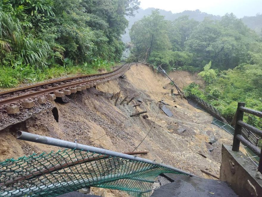復駛暫無期！平溪線「嚴重掏空坍塌」震撼曝光