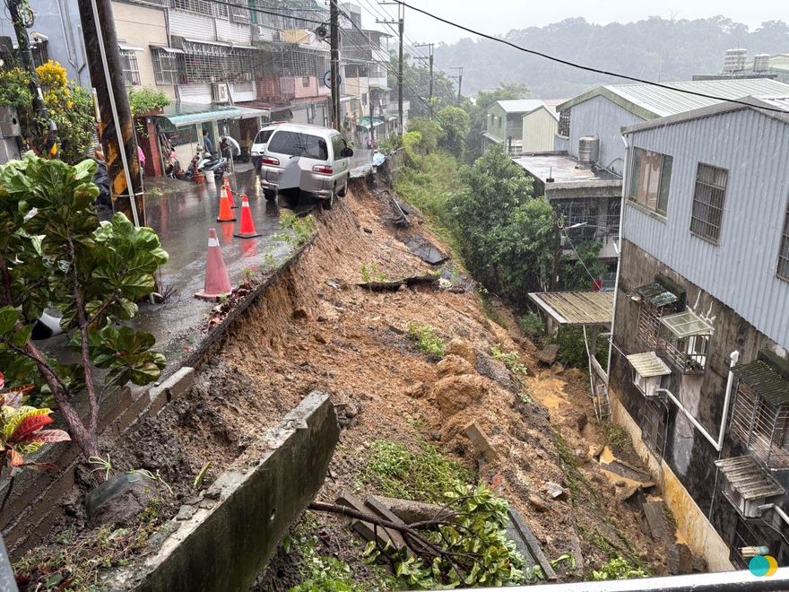 林口跟三峽都出事了！大範圍塌陷直擊