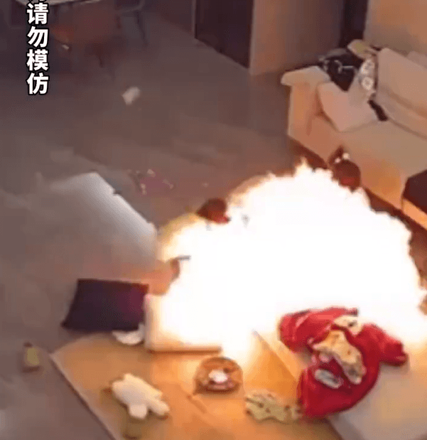 影/孩子玩氣球…一碰吹風機「炸出火球」　媽媽「第一反應」曝光慘遭網暴