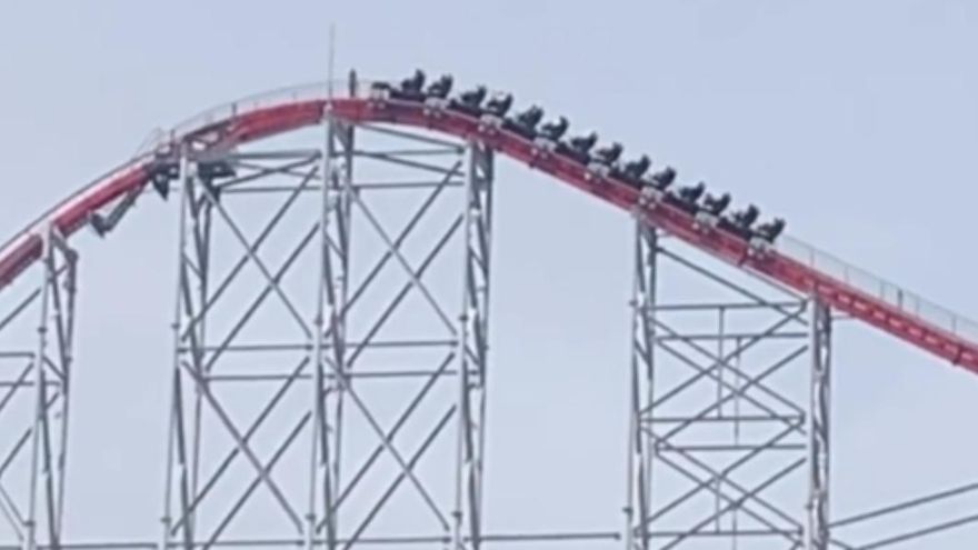 影/又見人生跑馬燈！日本遊樂園遭雷擊停電　23人雲霄飛車卡32樓高