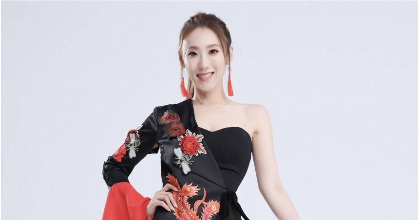 謝金晶不藏了！化身性感18禁兔女郎　深V開高衩大秀逆天長腿