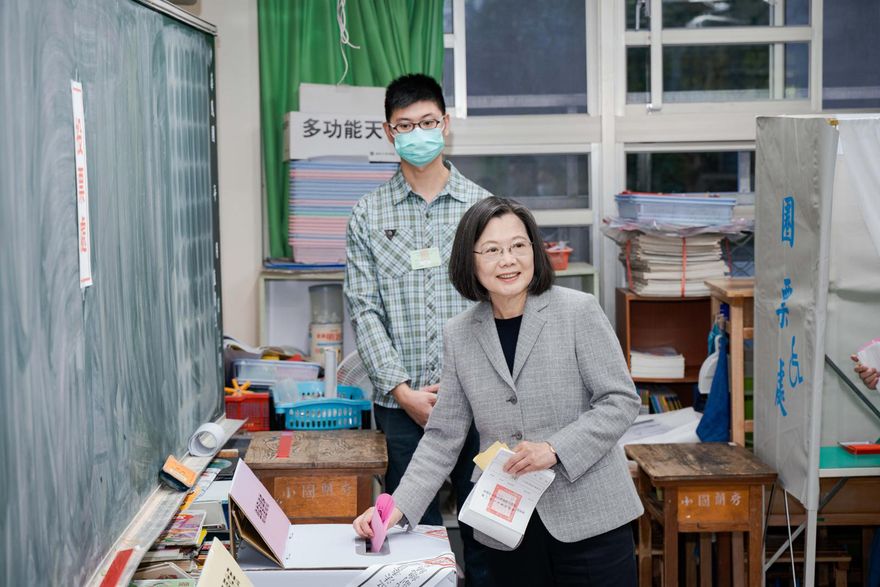 蔡英文官方LINE還有競選標語　媒體人：算不算投票日違法宣傳？