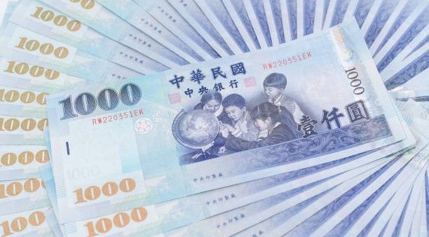 換新鈔怕拿到假鈔？「3原則」輕鬆辨別　檢舉還可再拿獎金