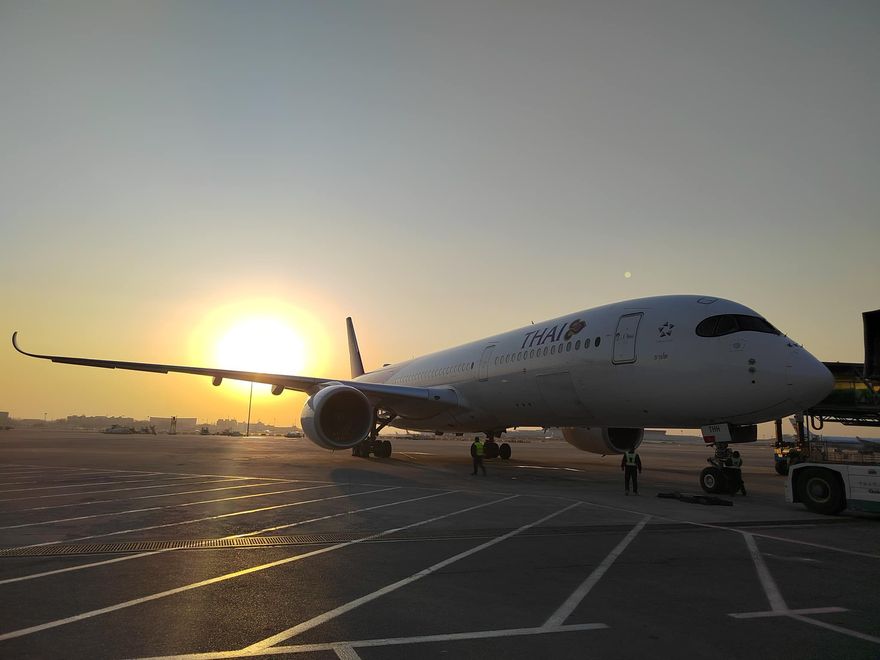 泰航客機將起飛…加拿大男乘客疑「現幻覺」擅開艙門　逃生梯彈出引混亂