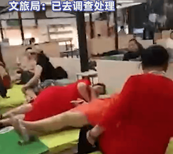 「不買就不准走」！遊雲南遭惡導遊強迫購物　37團客直接「躺下睡覺」反擊