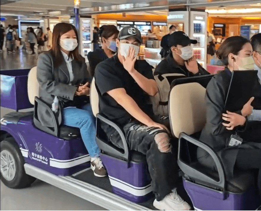 快訊/機場滿滿「星光」！白虎入伍前最後1次抵台開唱　朴信惠為見面會降臨寶島