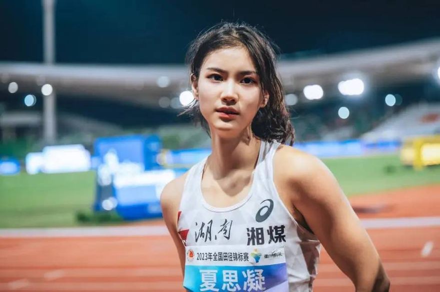 影/「田徑IU」夏思凝刷新個人PB！百米跨欄預賽衝第1　衝線擊掌振臂嗨翻