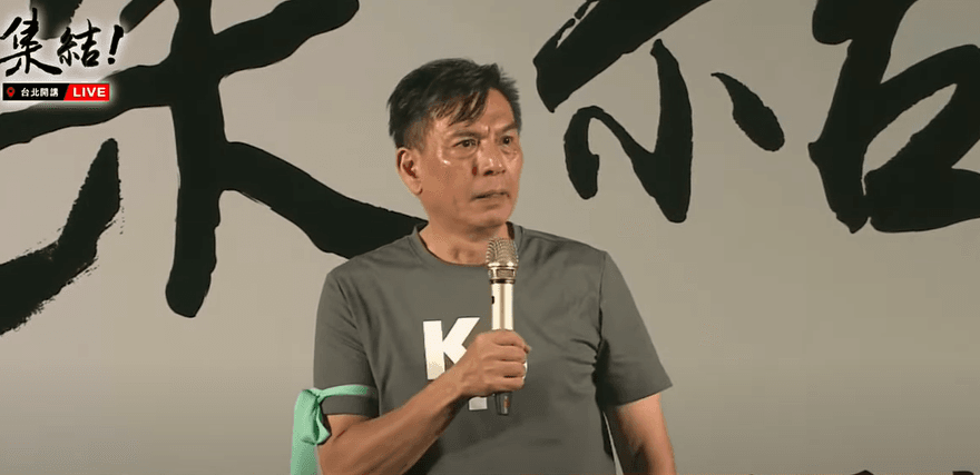 影/美國歐巴桑小草起義！飆罵媒體人：把柯文哲的手銬起來「台灣是得什麼病」？
