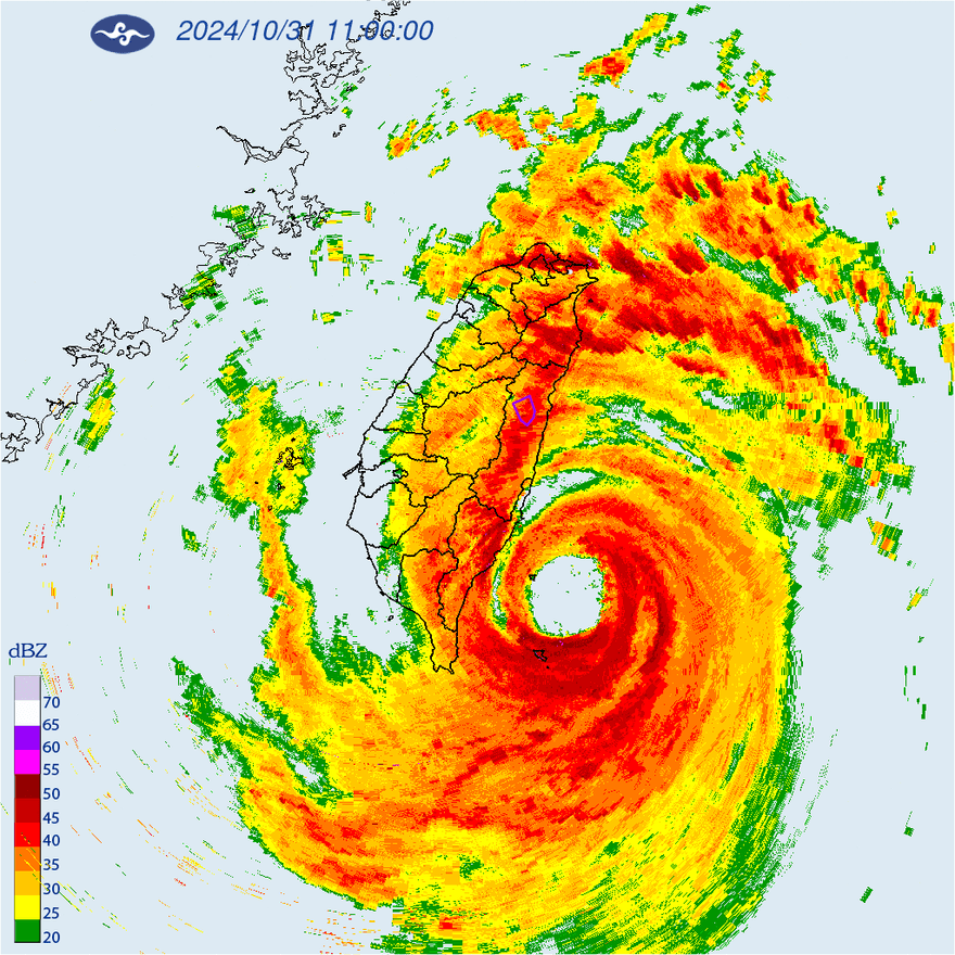康芮撞上來了！「眼牆置換」失敗稍減弱…「登陸前仍是強颱」　風雨最劇時間曝