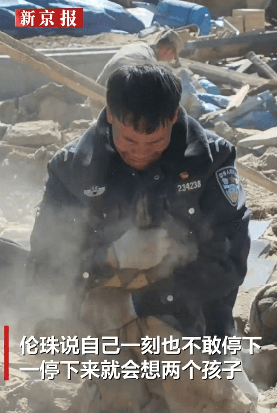 影/兒女藏震罹難！輔警爸挖出孩子衣服崩潰：一刻也不敢停