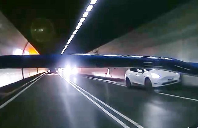 影/雪山隧道嚴重車禍！「特斯拉高速偏移撞擊」釀紫爆