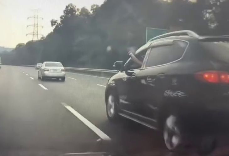 影/行車糾紛尬上！國3竹山段「休旅車追賓士射擊」 凶狠畫面曝