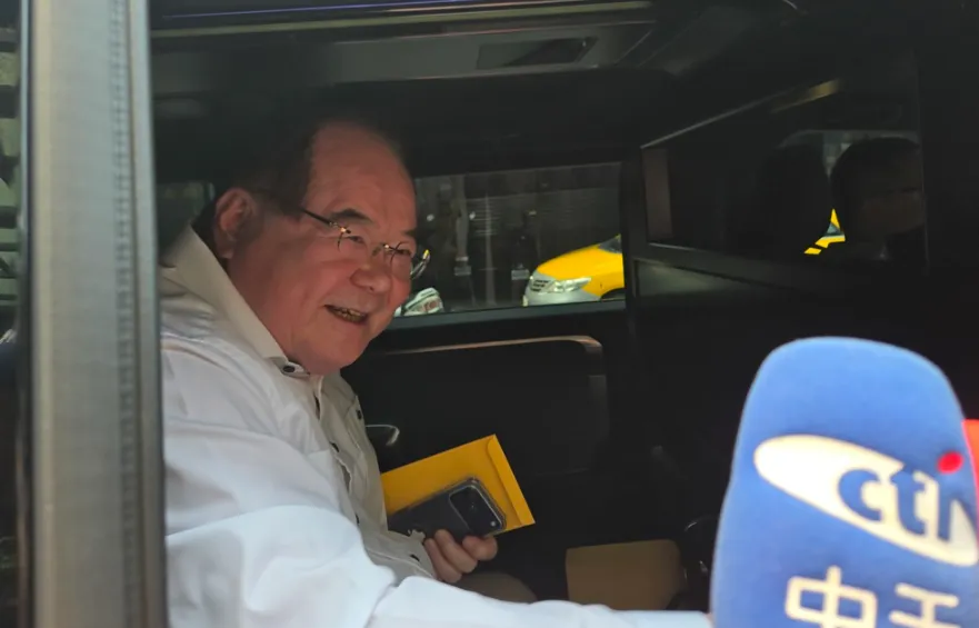 國民黨副主席李乾龍16日離開新北議長服務處。（中國時報張鎧乙攝）