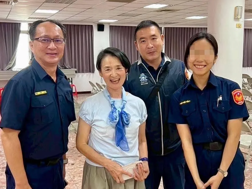 鄭姓女警曾協助譚艾珍走出被詐騙的陰霾。(圖/翻攝譚艾珍臉書)