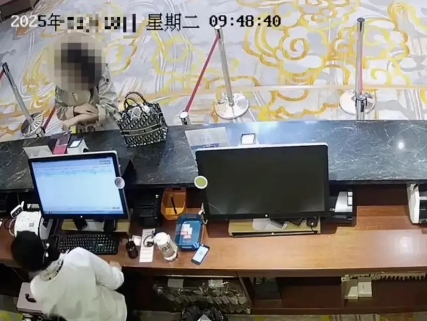 王女1月內免費住了10多家酒店，皆謊稱環境不衛生致過敏要求退費。（圖／翻攝微博）