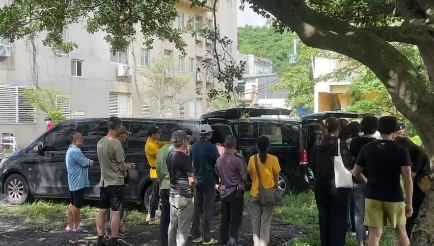 目前遺體已送往屏東殯儀館進行相驗程序。（圖／中天新聞）