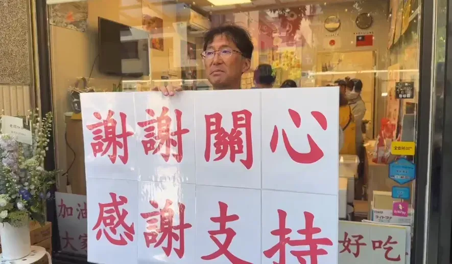 「樋口飯糰」老闆謝民眾聲援力挺。(圖/中天新聞)