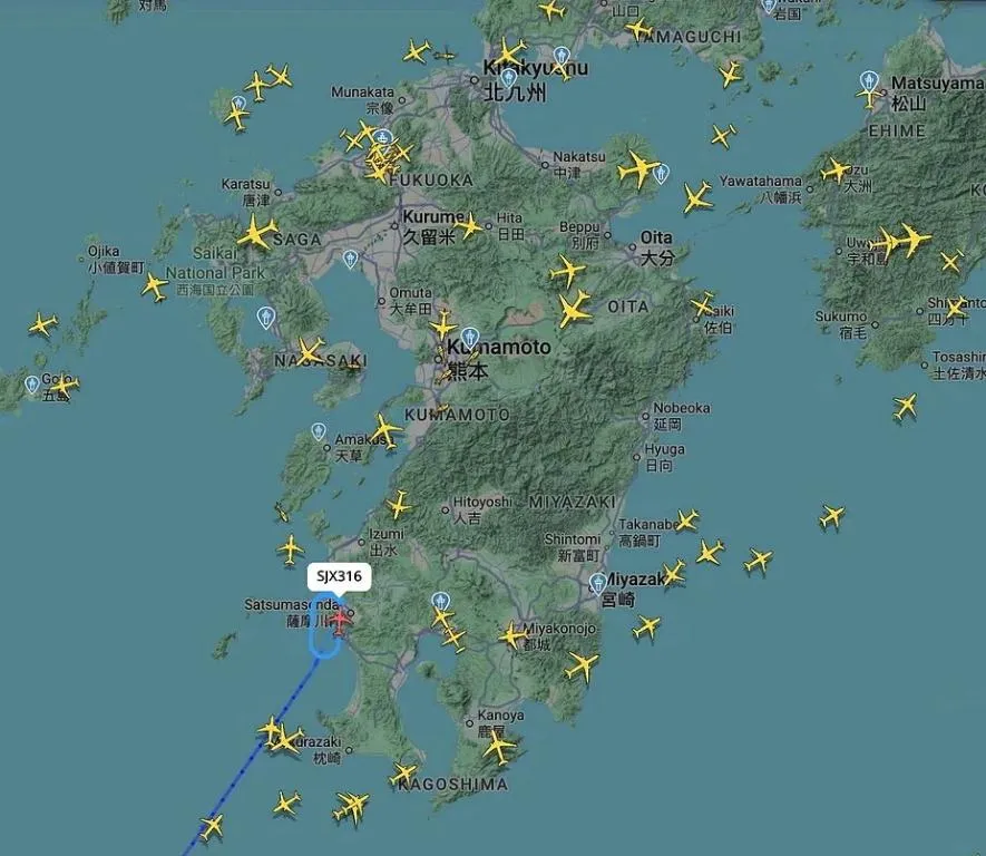 熊本規模7.1強震。熊本機場宣布暫時關閉跑道。（圖／翻攝自flghtradar24）