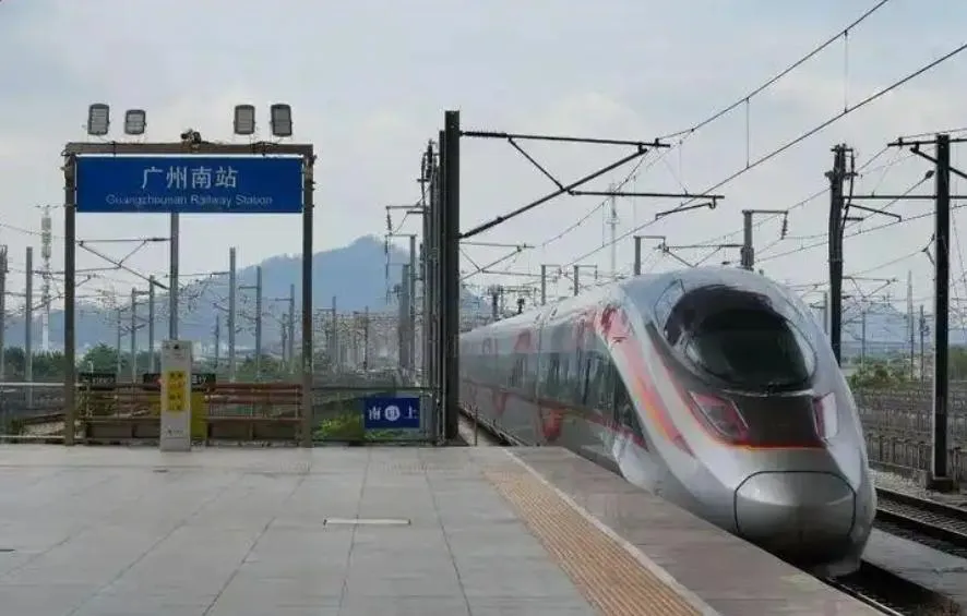 受颱風影響廣東多條鐵路線路宣布停運。(圖/翻攝央視新聞)