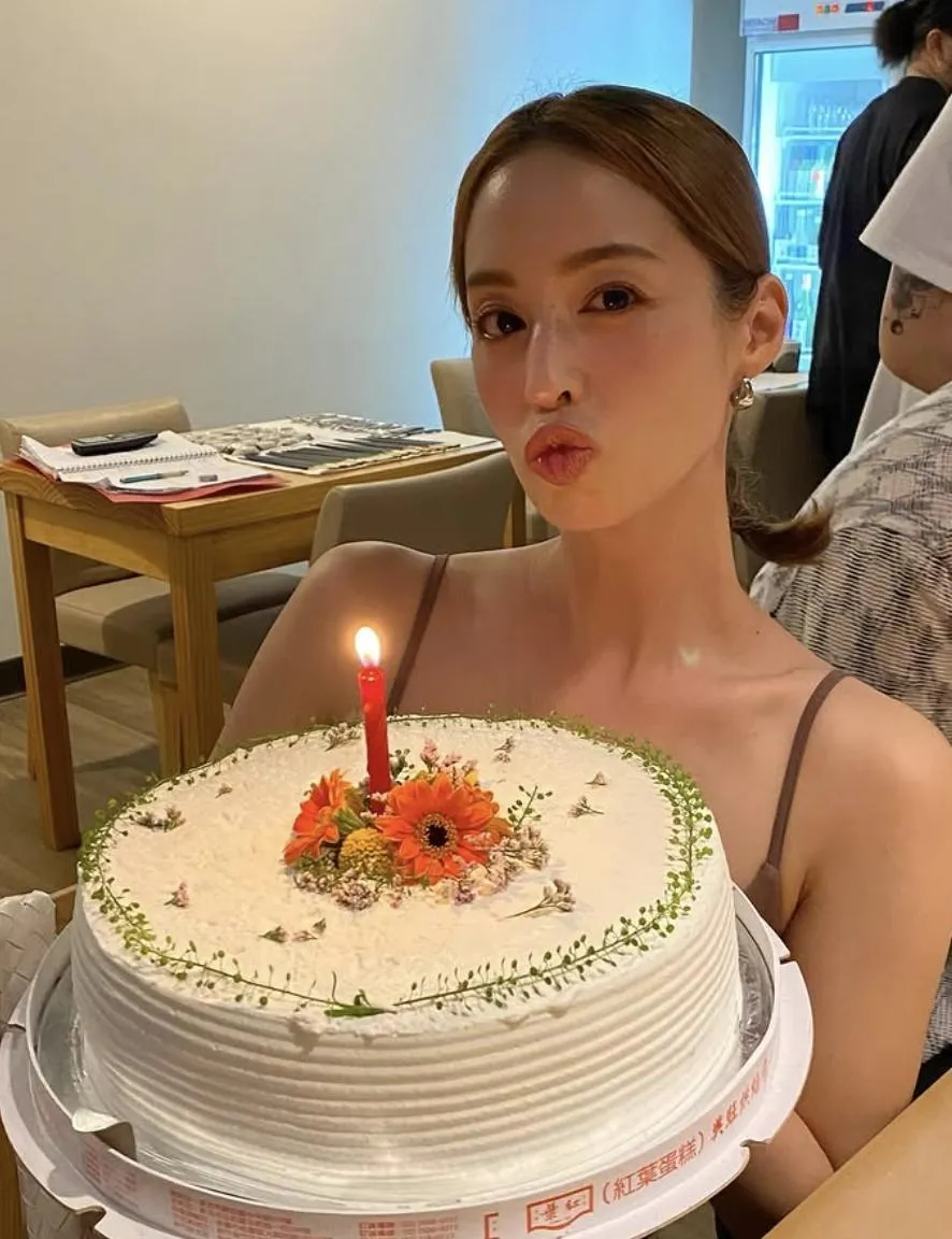 39歲女星莫允雯今年2月被週刊拍到與一名高帥男子一同吃火鍋。（圖／翻攝IG xtina0505）