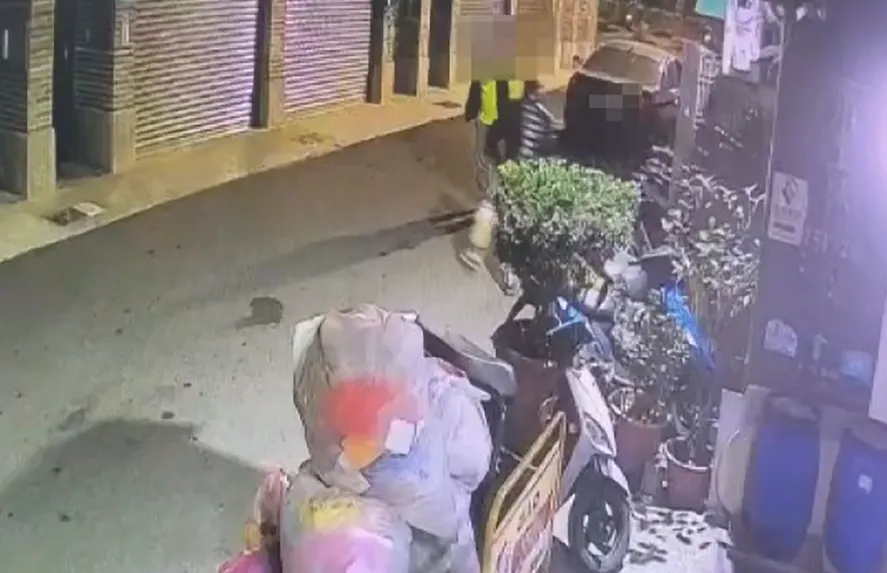 台南仁德區2男子街頭鬥毆。（圖／翻攝畫面）