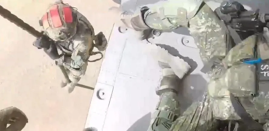 陸軍發布軍人接受紮實訓練的宣傳影片,疑使用對岸軟體剪輯而成。(翻攝自軍方流出影片)
