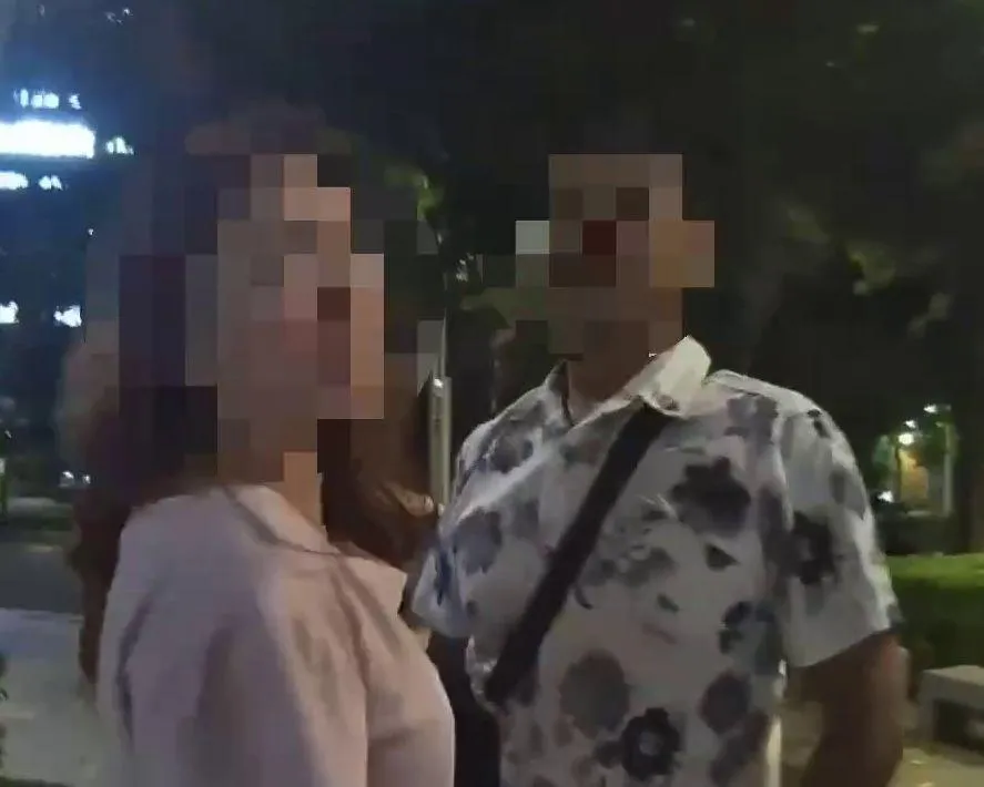 警方趕抵現場處理，左為孟男的袁姓女友，右為江男。（圖／警方提供）