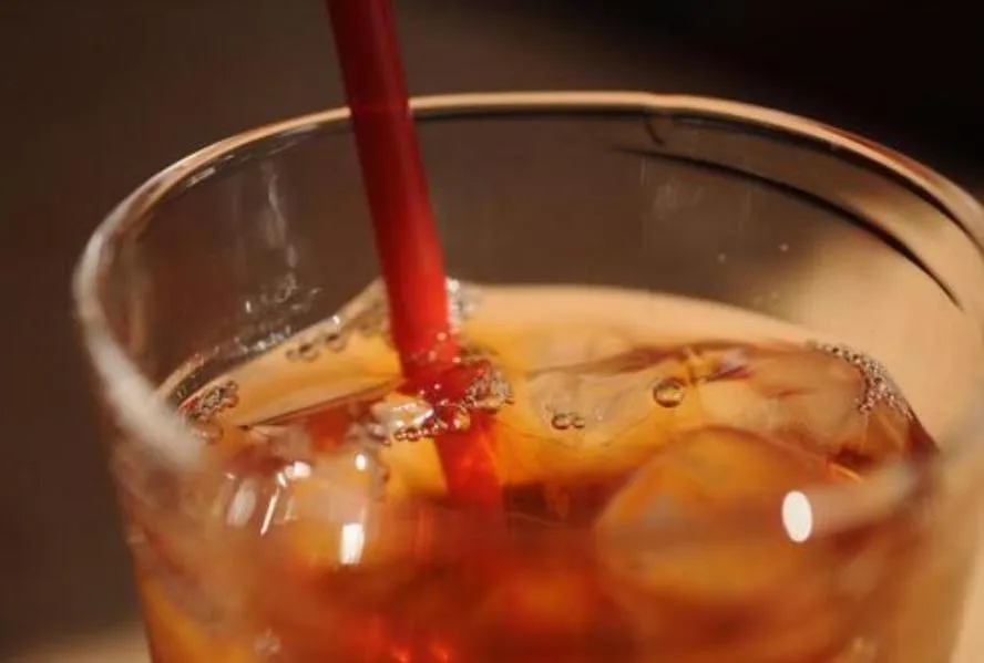台灣通過無糖罐裝飲料免稅，但含糖手搖飲也是肥胖元凶之一。（圖／Photo AC）