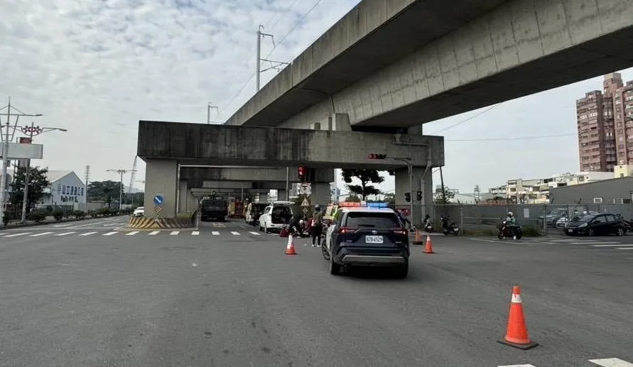 高雄仁武區今發生一起死亡車禍。（圖／翻攝畫面）