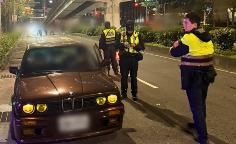 警方鐵腕取締畫面。(圖/警方提供)