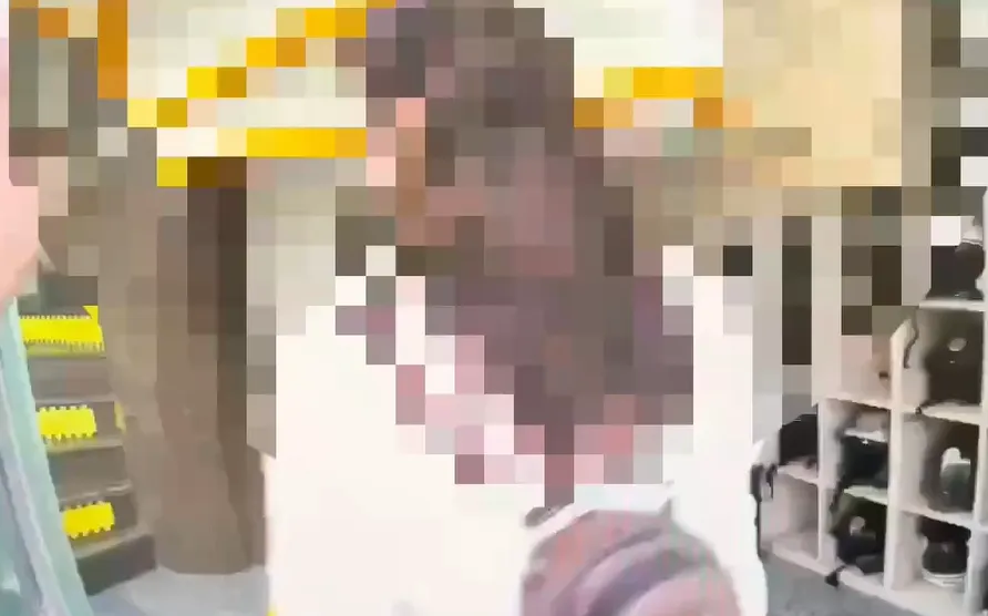 員警將越南女子帶回偵訊。（圖／警方提供）